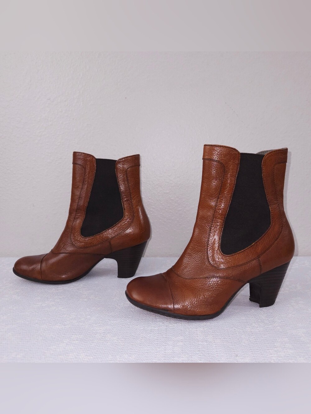BORN Chelsea Booties Kola Brown Leather Heeled Ankle Boots US 7